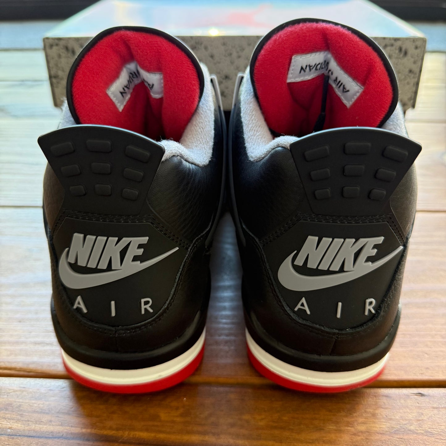 Größe 44 - Jordan 4 Retro 'Bred Reimagined' (Gebraucht)