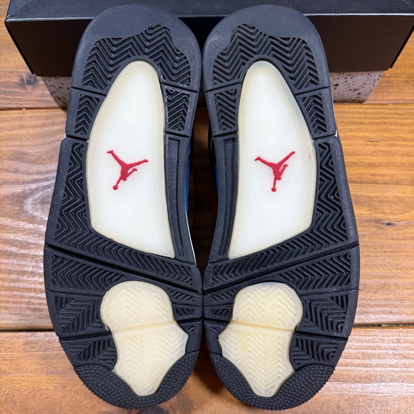 SIZE 8 - Travis Scott x Jordan 4 Retro 'Cactus Jack' (Used)