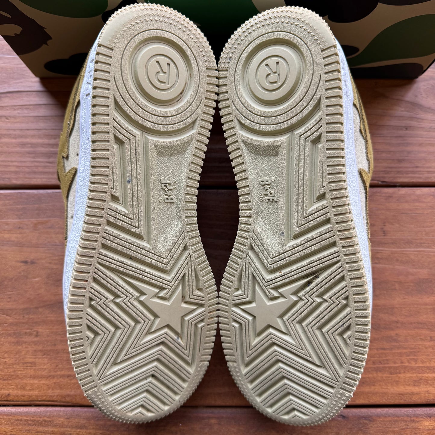 Size 8 - Bapesta #3 M1 'Beige' (Used)