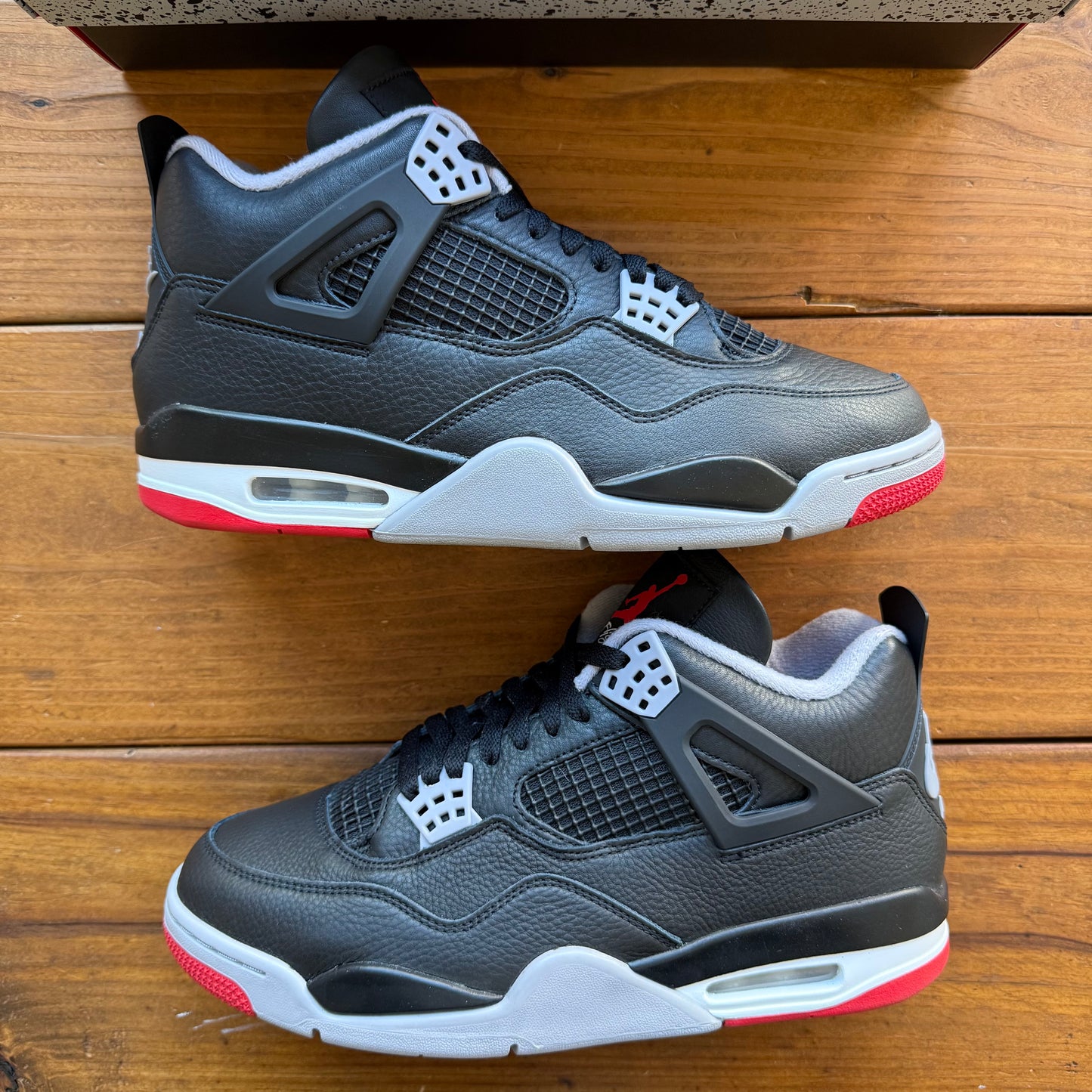 Größe 44 - Jordan 4 Retro 'Bred Reimagined' (Gebraucht)