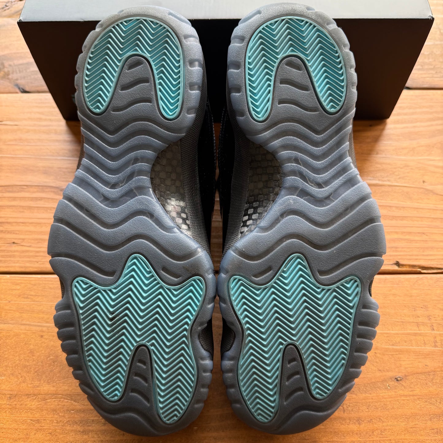 Talla 11 - Jordan 11 Retro 'Gamma Blue' 2025 (Usado)
