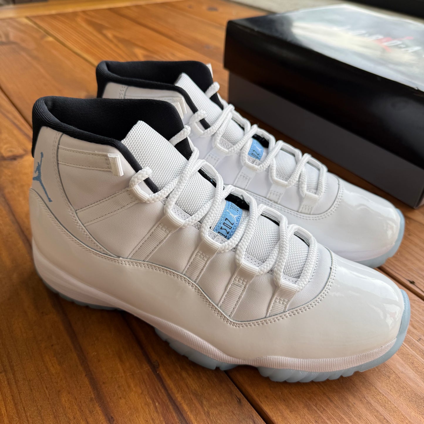 SIZE 10.5 - Jordan 11 Retro 'Columbia / Legend Blue' 2024 (Used)