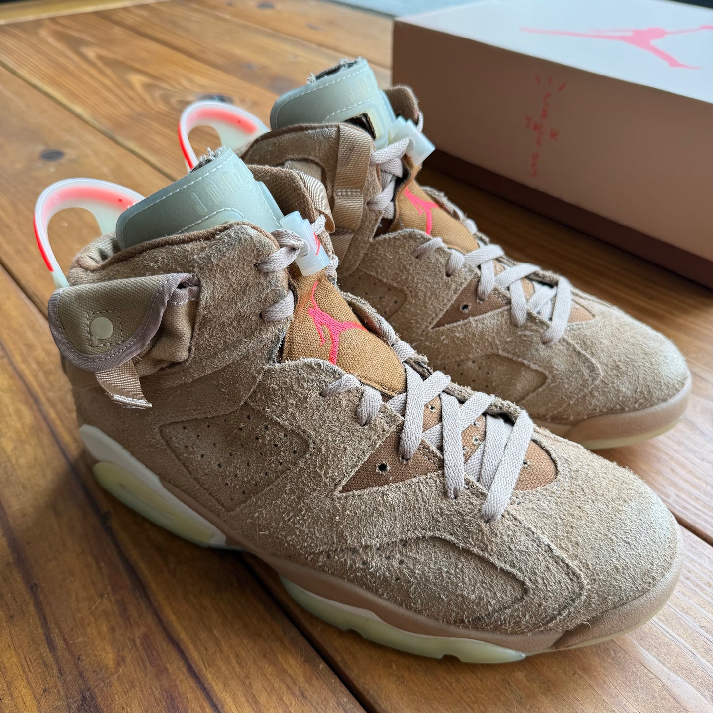 Größe 10.5 – Travis Scott x Jordan 6 Retro 'British Khaki' (Gebraucht)