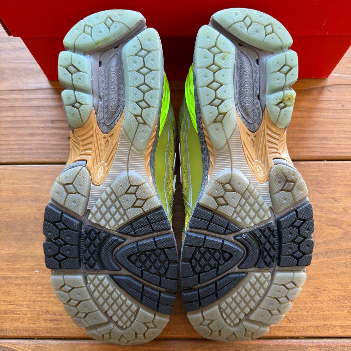 Talla 8.5 - New Balance Action Bronson x 1906R 'Scorpius' (Usado)