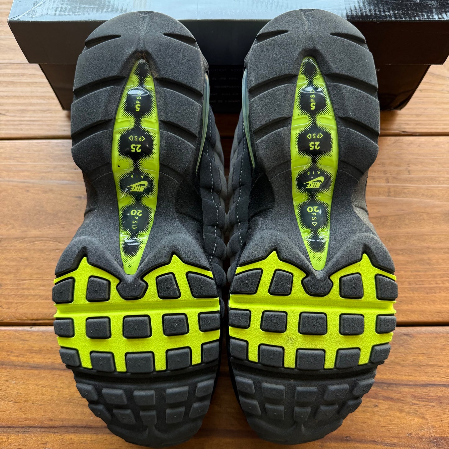 Size 9 - Air Max 95 OG 'Neon' 2025 (Used)