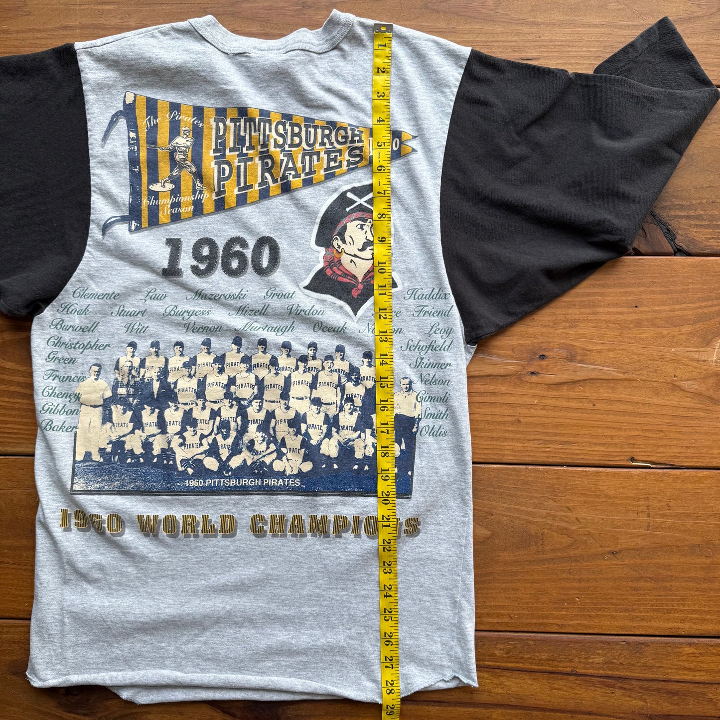 Medium - Vintage Pirates 3/4 Sleeve Shirt