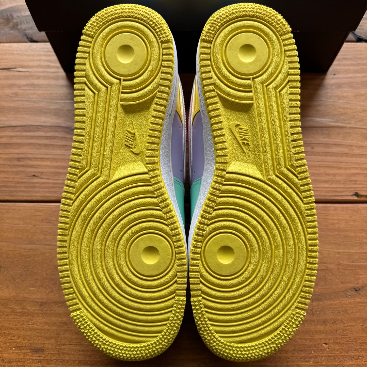 Größe 9.5 - Air Force 1 Low 'Easter' 2026 (Gebraucht)