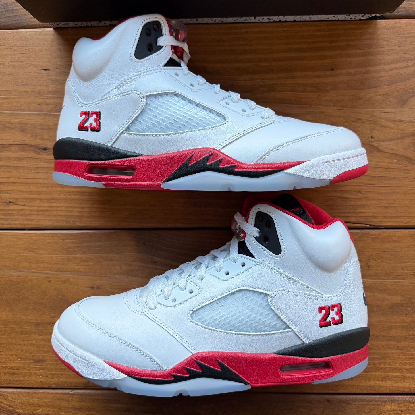 SIZE 11 - Jordan 5 Retro 'Fire Red' 2025 (Used) – Varsity Goods Online