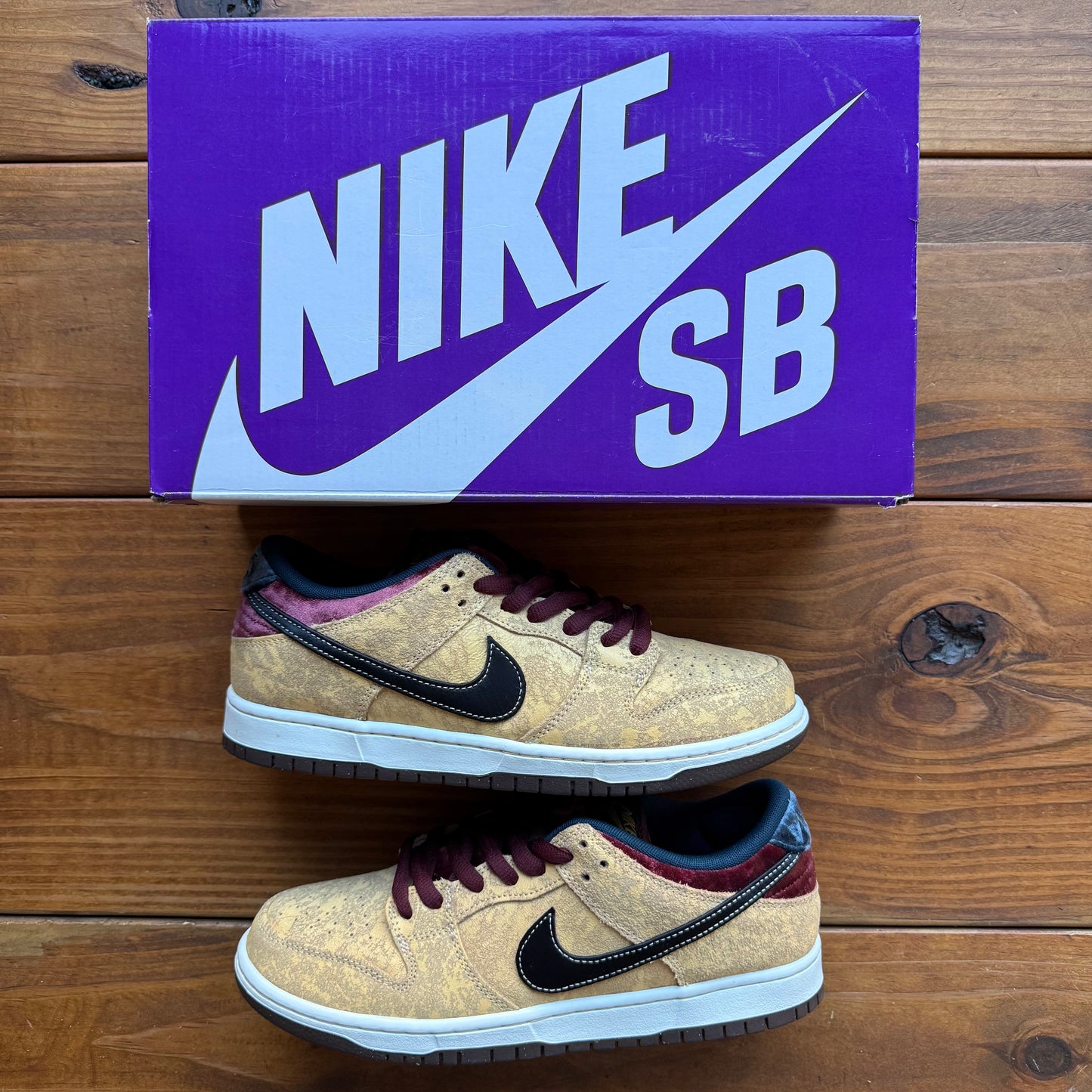 SIZE 9 - Dunk Low SB 'City of Cinema' (Used)
