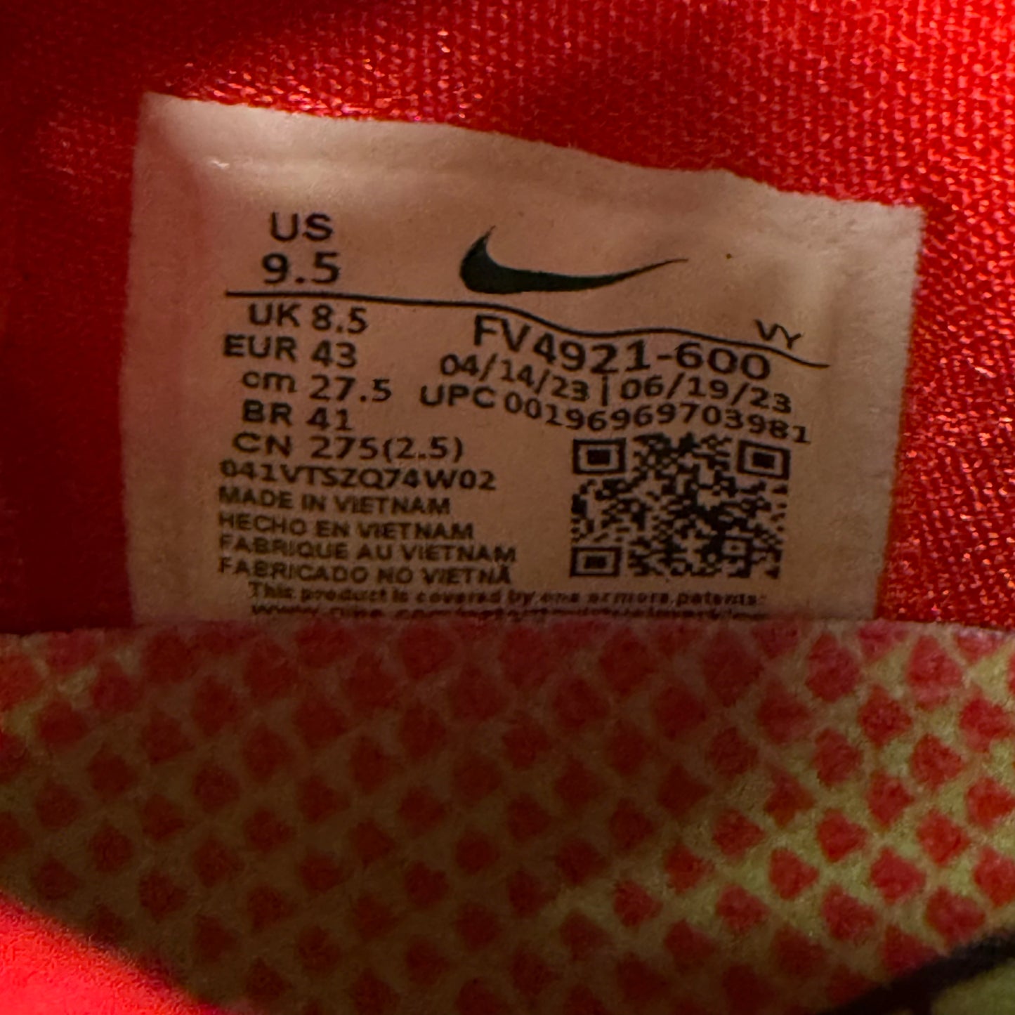 Size 9.5 - Zoom Kobe 6 Protro 'Reverse Grinch' (Used)