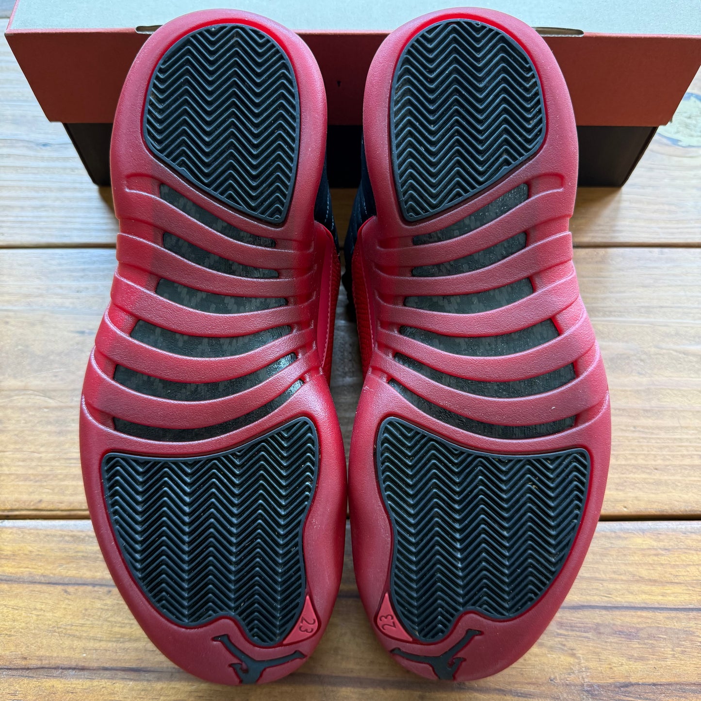 Größe 44.5 - Jordan 12 Retro 'Flu Game' 2025 (Gebraucht)
