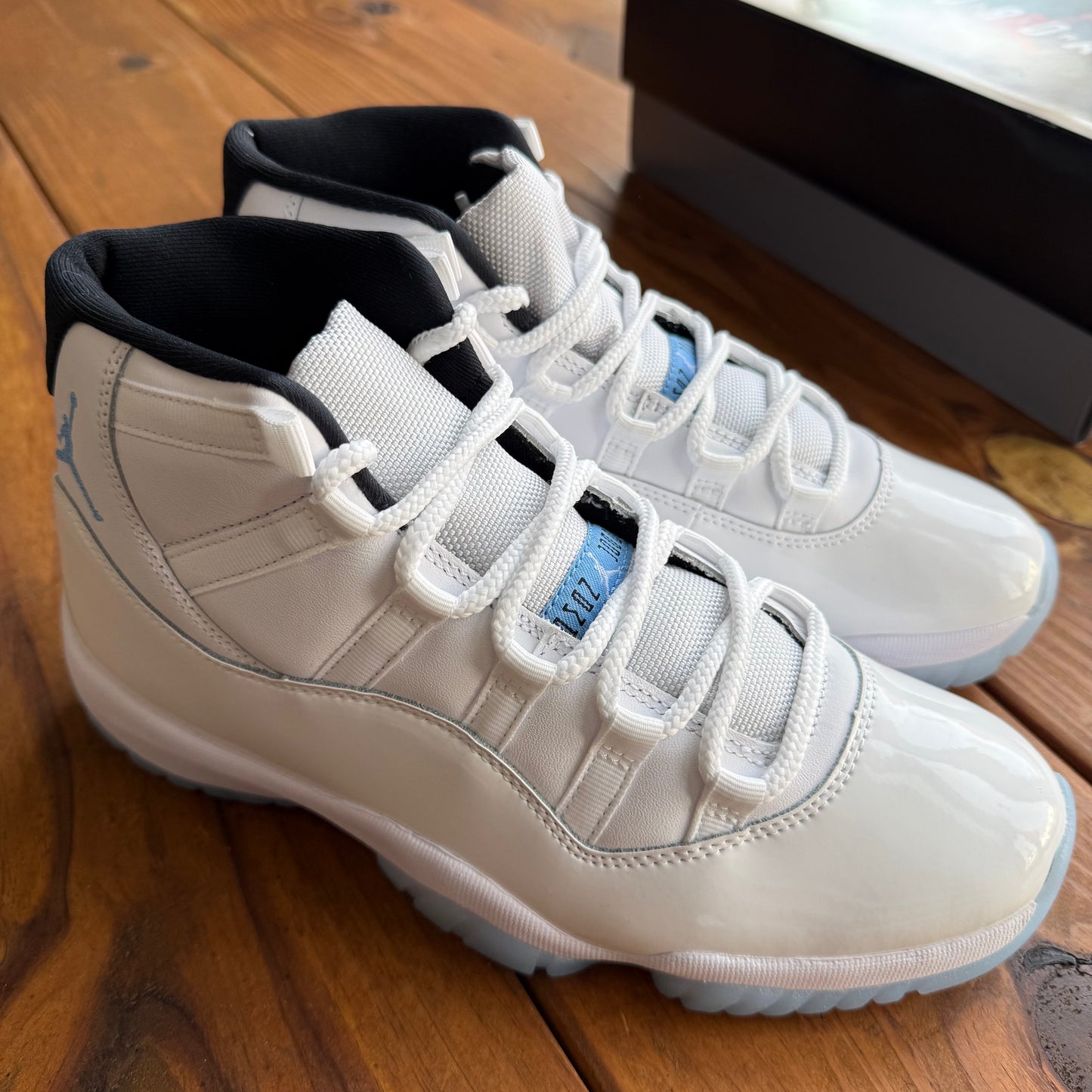 Size 8.5 - Jordan 11 Retro 'Columbia / Legend Blue' 2024 (Used)