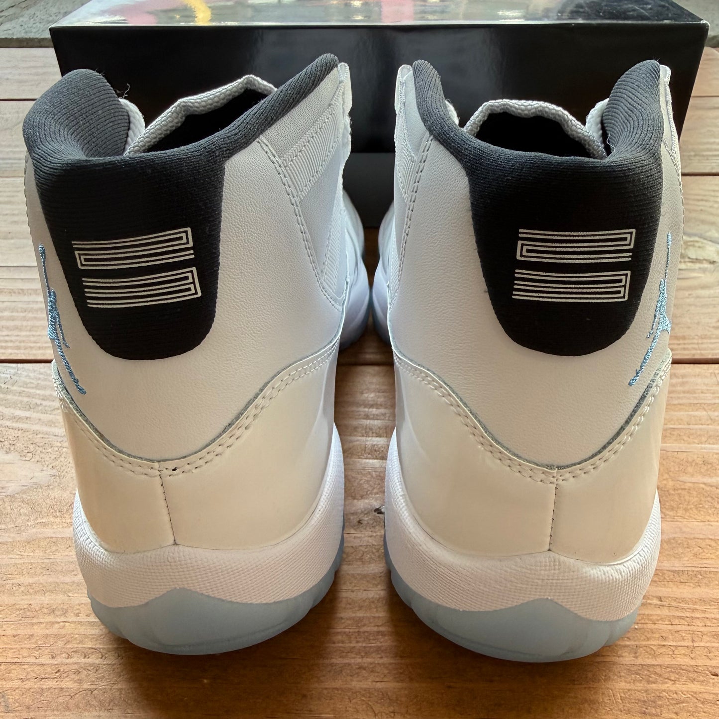 Size 8.5 - Jordan 11 Retro 'Columbia / Legend Blue' 2024 (Used)
