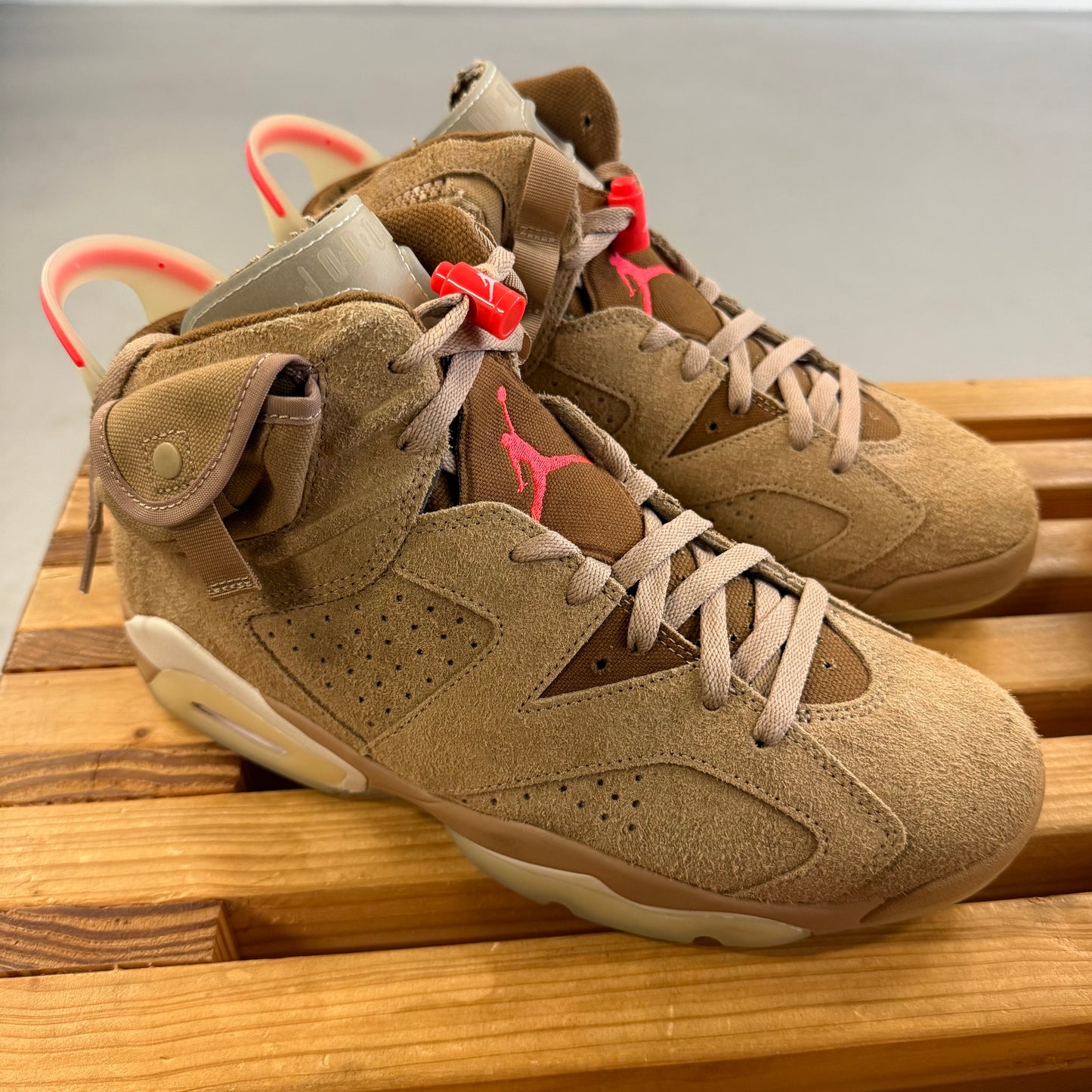 Size 9.5 - Travis Scott x Jordan 6 Retro 'British Khaki' (Used)