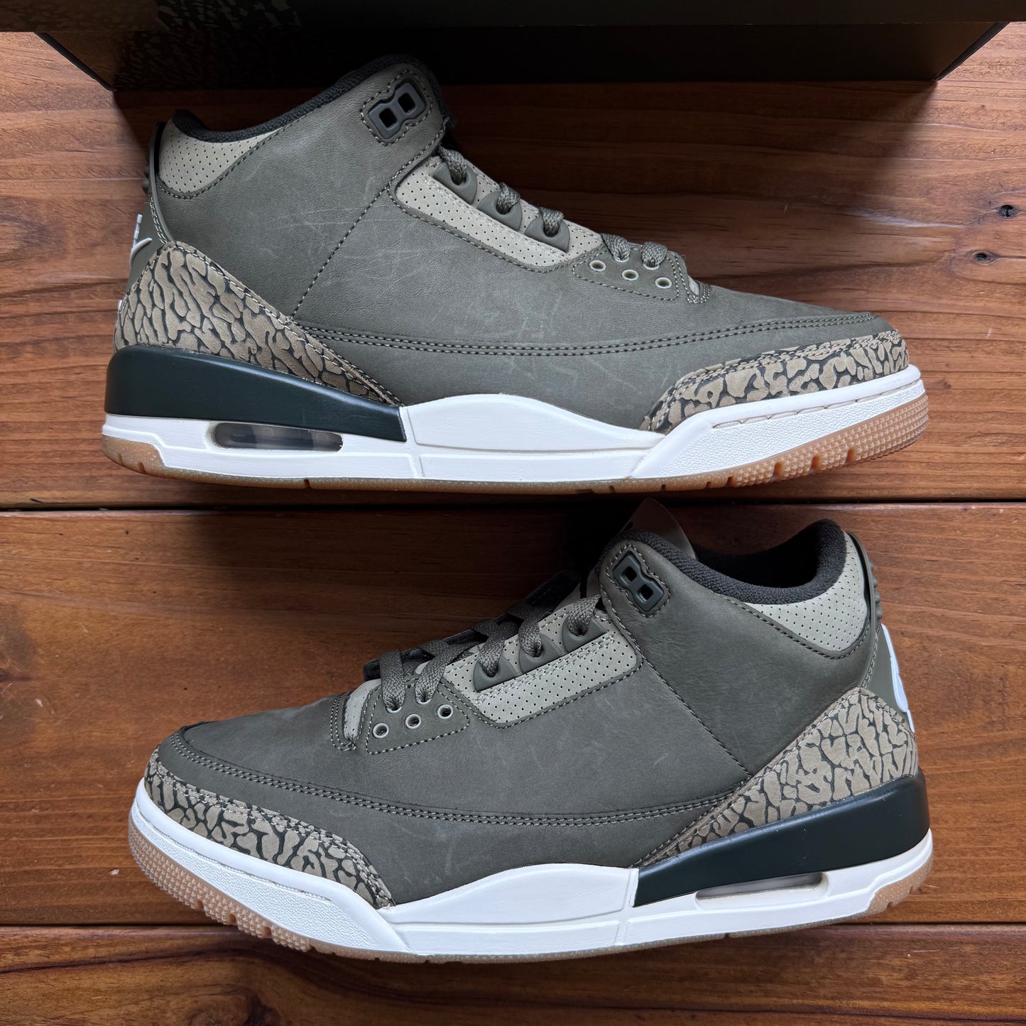 Size 9.5 - Jordan 3 Retro 'Family Affair' (Used)