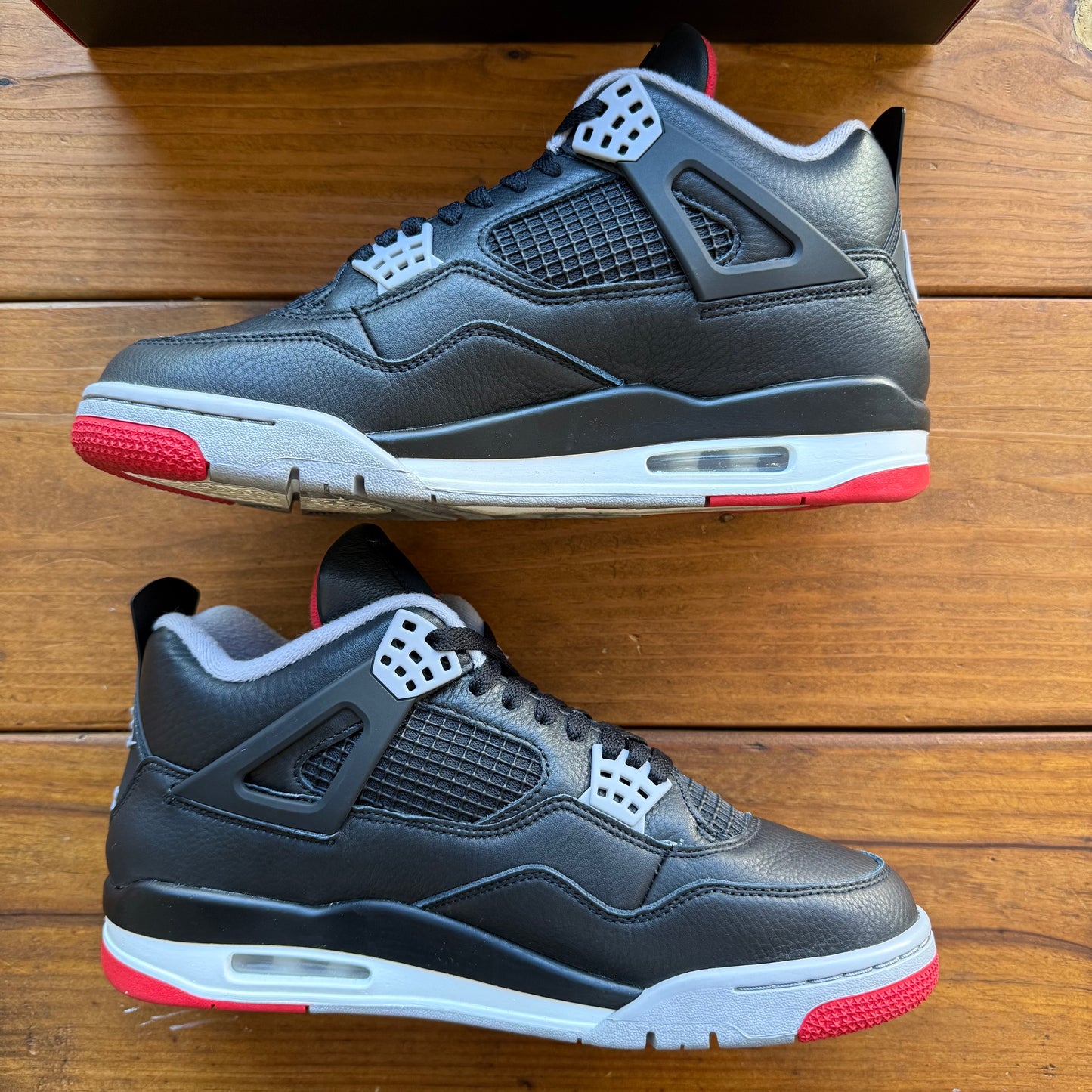 Größe 44 - Jordan 4 Retro 'Bred Reimagined' (Gebraucht)