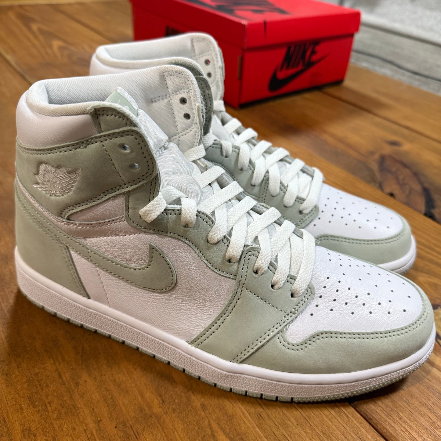 SIZE 11W/9.5M - Wmns Jordan 1 Retro High OG 'Seafoam' (Used)