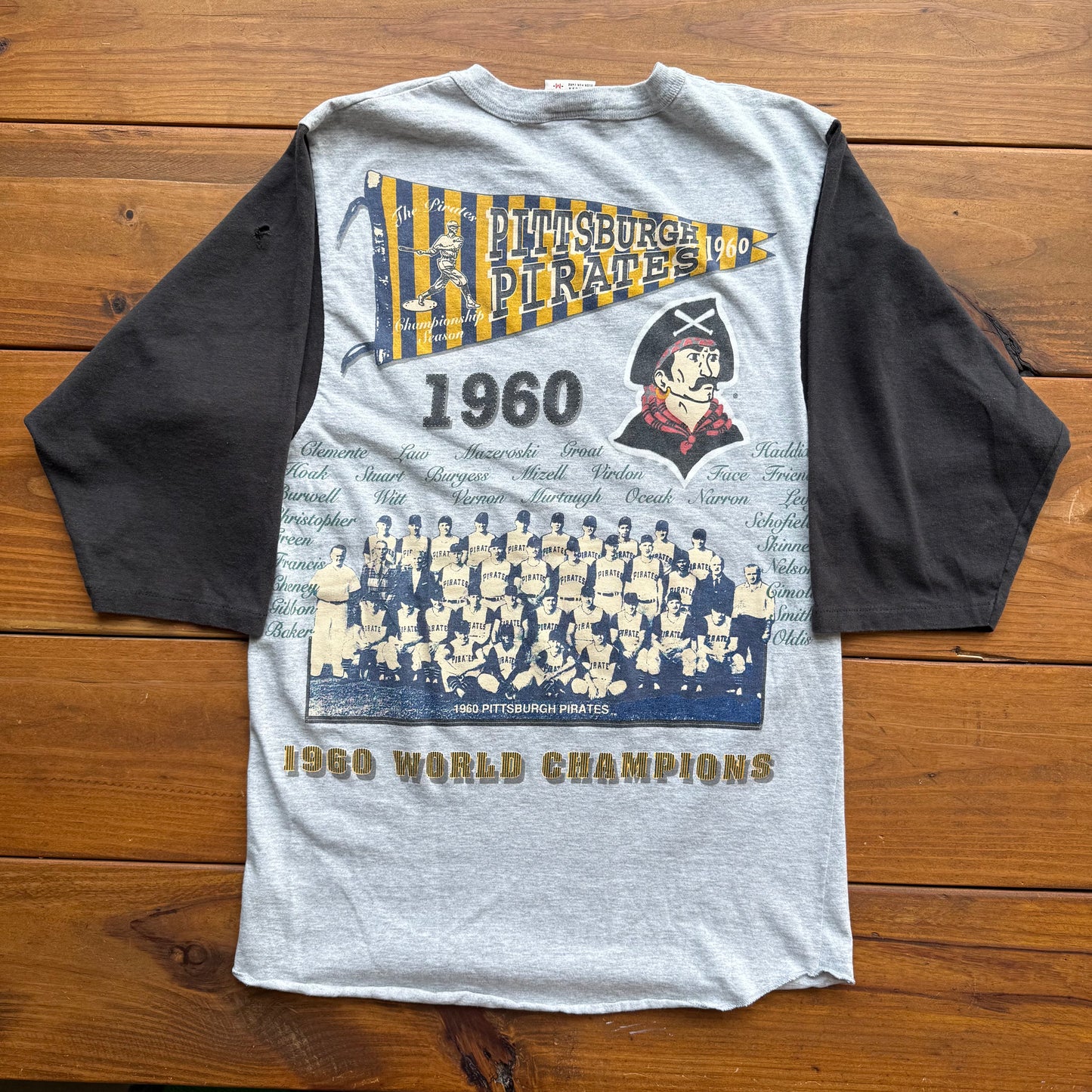 Medium - Vintage Pirates 3/4 Sleeve Shirt