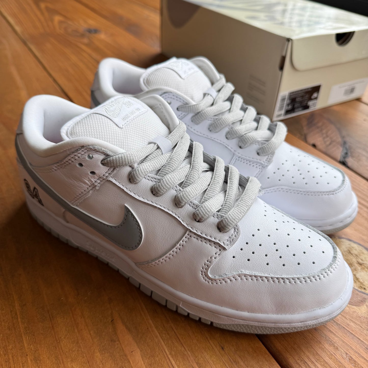 SIZE 8 - Supreme x Dunk Low SB 'White Metallic Silver' (Used)