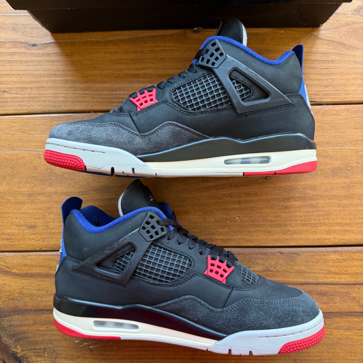 Talla 10 - Jordan 4 Retro 'Rare Air - White Lettering' (Usado)