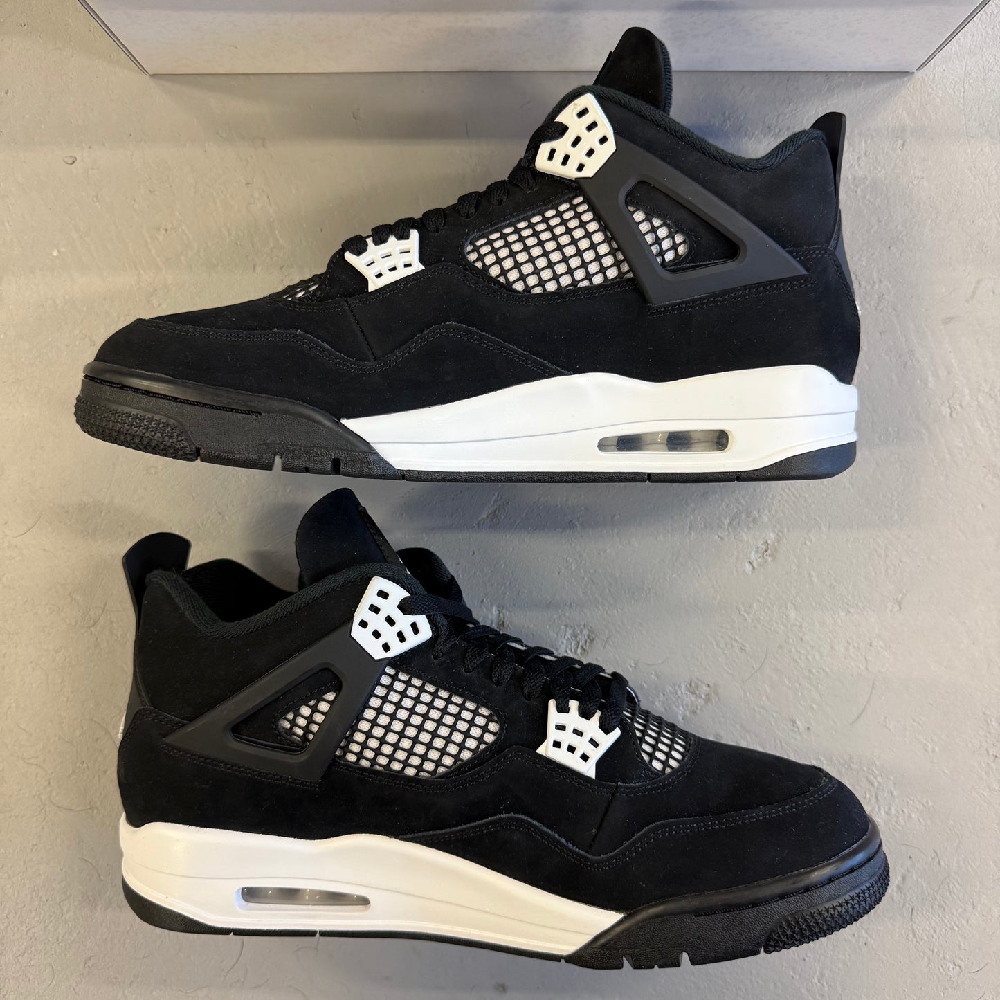 Size 12 - Jordan 4 Retro 'White Thunder' (Used)