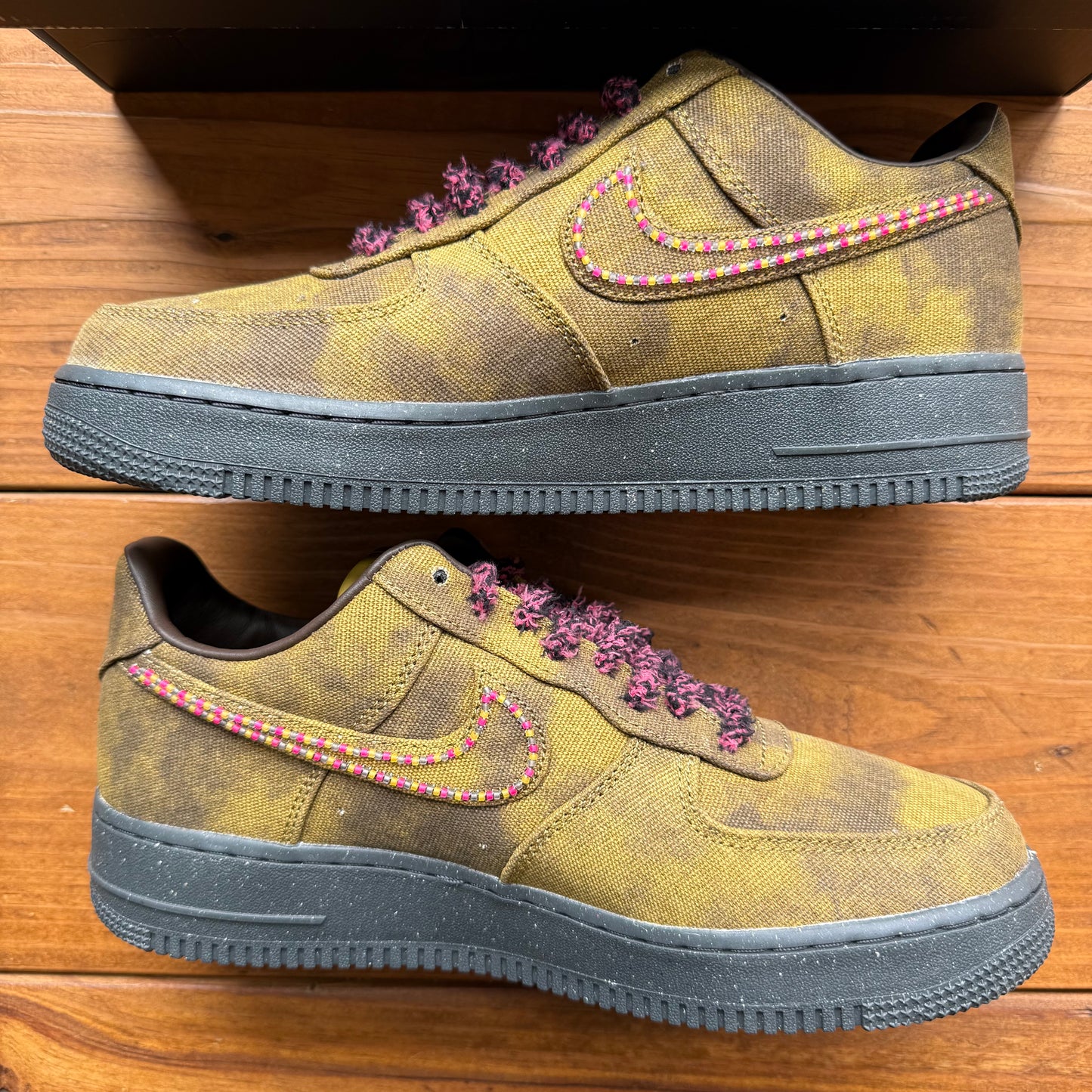 Talla 9.5 - Air Force 1 Low '07 QS 'Boucle Desert Moss' (Usadas)