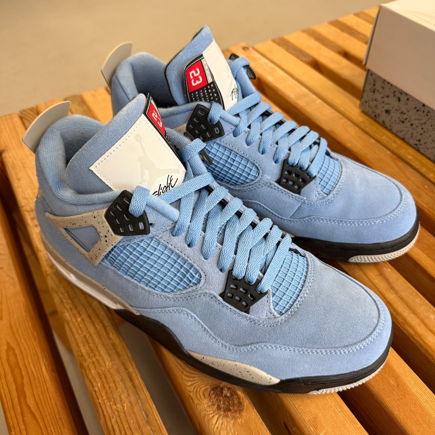 Size 10 - Jordan 4 Retro 'University Blue' (Used)