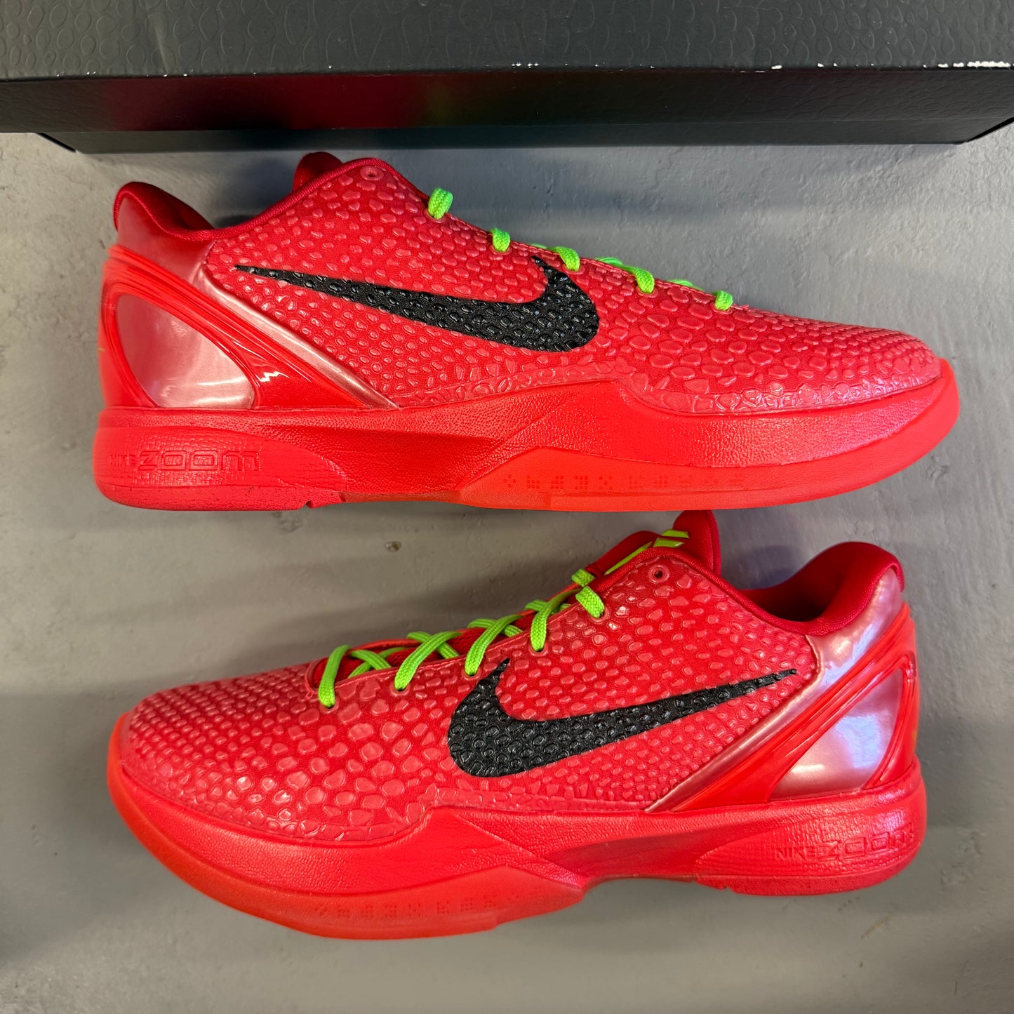 Size 9.5 - Zoom Kobe 6 Protro 'Reverse Grinch' (Used)