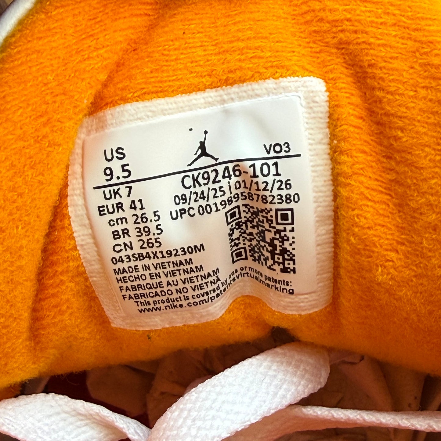 Size 9.5W/8M - Wmns Jordan 3 'Orange Citrus' (Used)