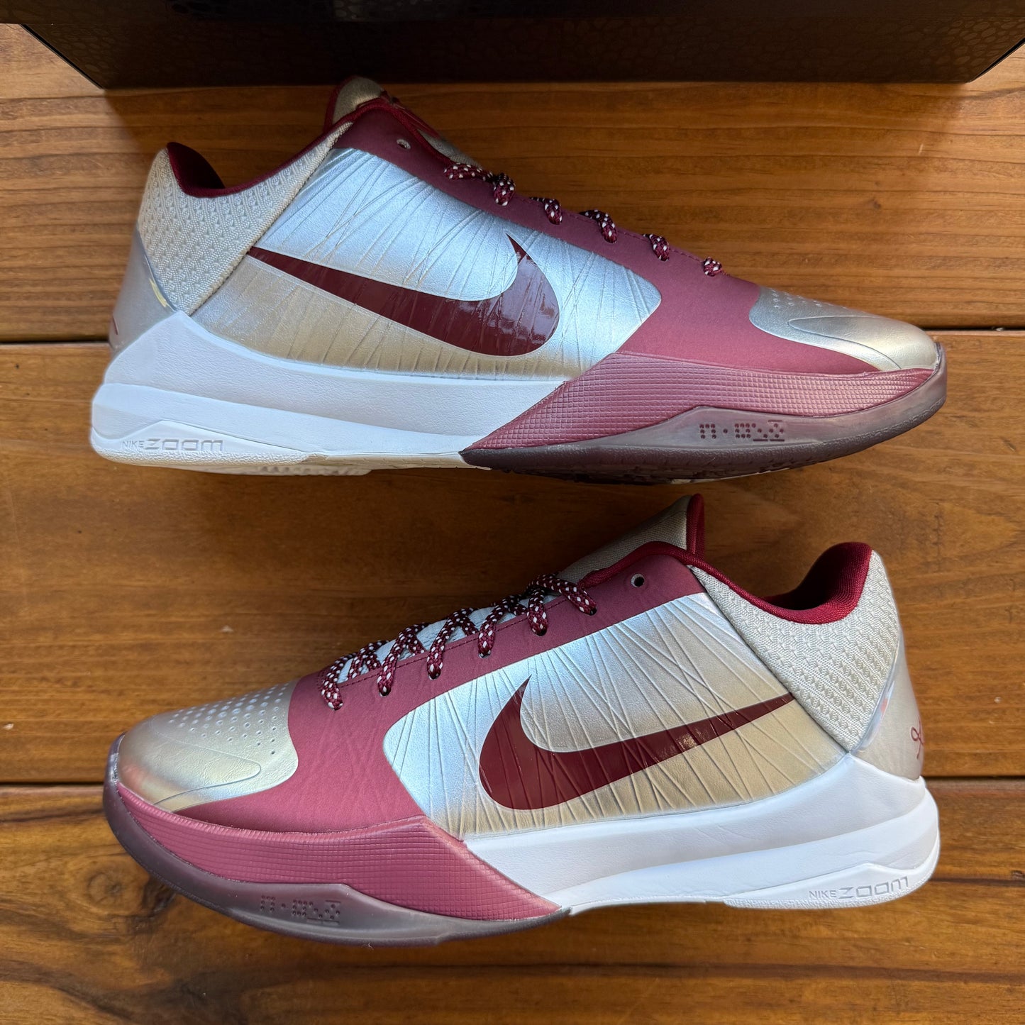 Talla 9 - Nike Zoom Kobe 5 Protro 'Lower Merion Aces' 2026 (Usado)