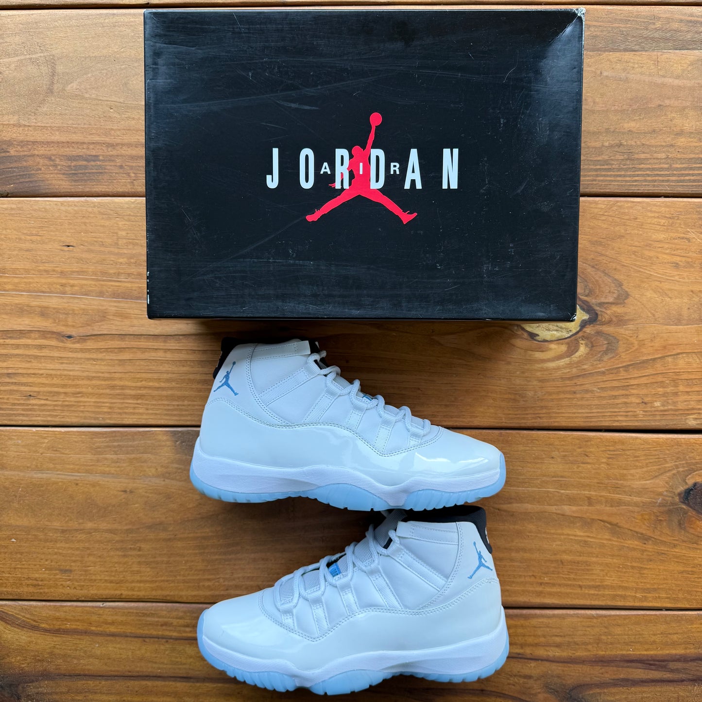 Size 8.5 - Jordan 11 Retro 'Columbia / Legend Blue' 2024 (Used)