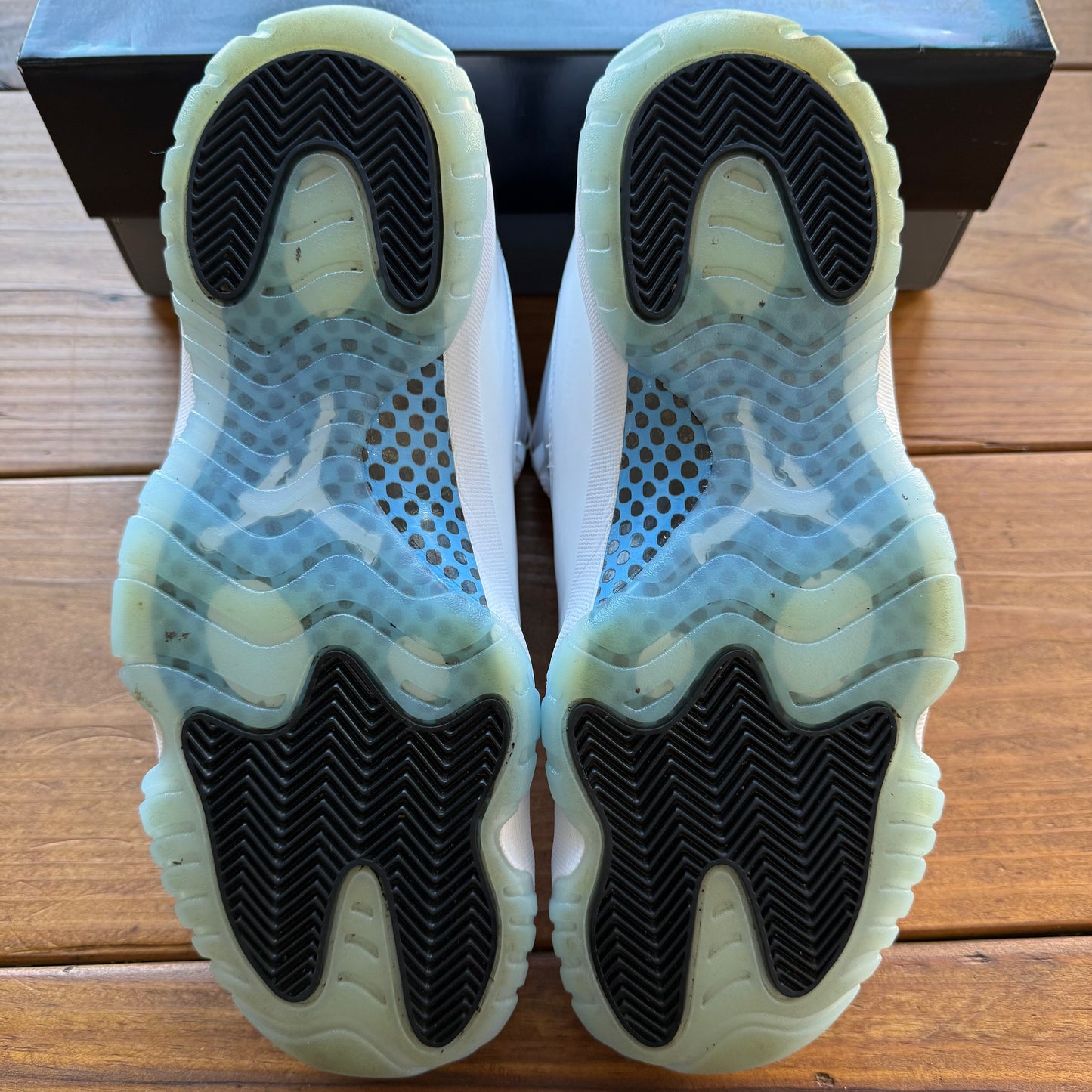 Size 9 - Jordan 11 Retro 'Columbia / Legend Blue' 2024 (Used)