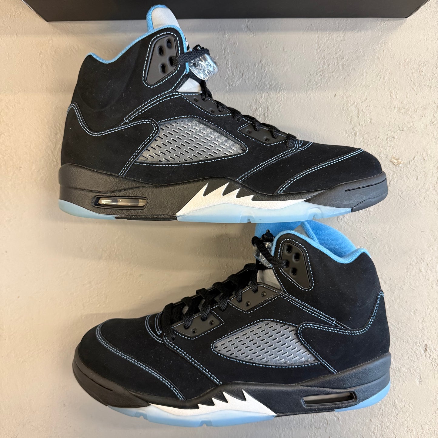 Size 10.5 - Jordan 5 Retro 'Black Carolina / UNC' 2026 (Used)