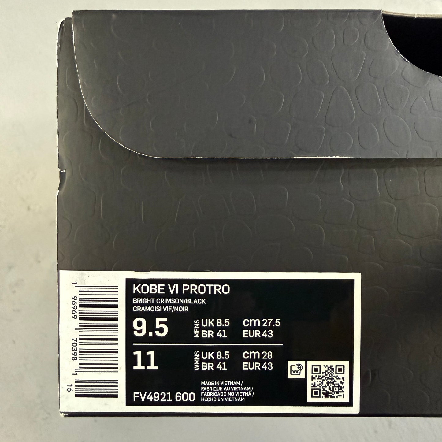 Size 9.5 - Zoom Kobe 6 Protro 'Reverse Grinch' (Used)