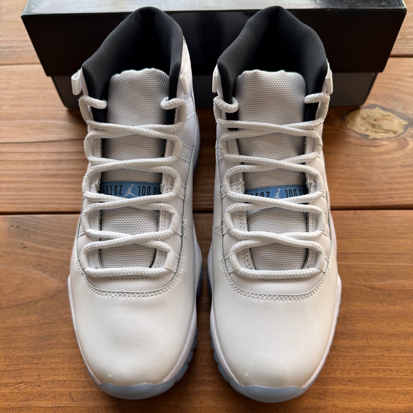 Size 8.5 - Jordan 11 Retro 'Columbia / Legend Blue' 2024 (Used)