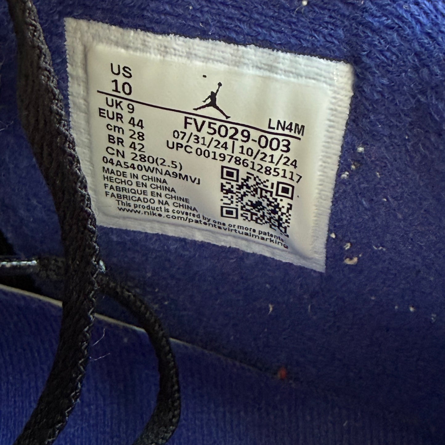 Talla 10 - Jordan 4 Retro 'Rare Air - White Lettering' (Usado)