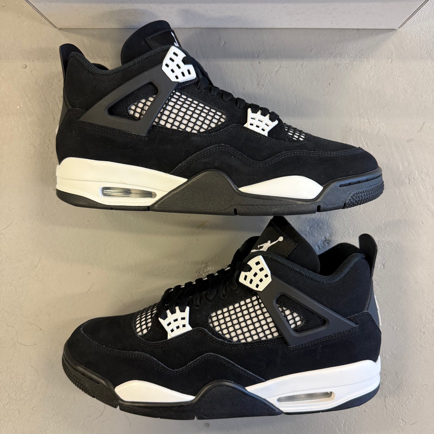 Size 12 - Jordan 4 Retro 'White Thunder' (Used)