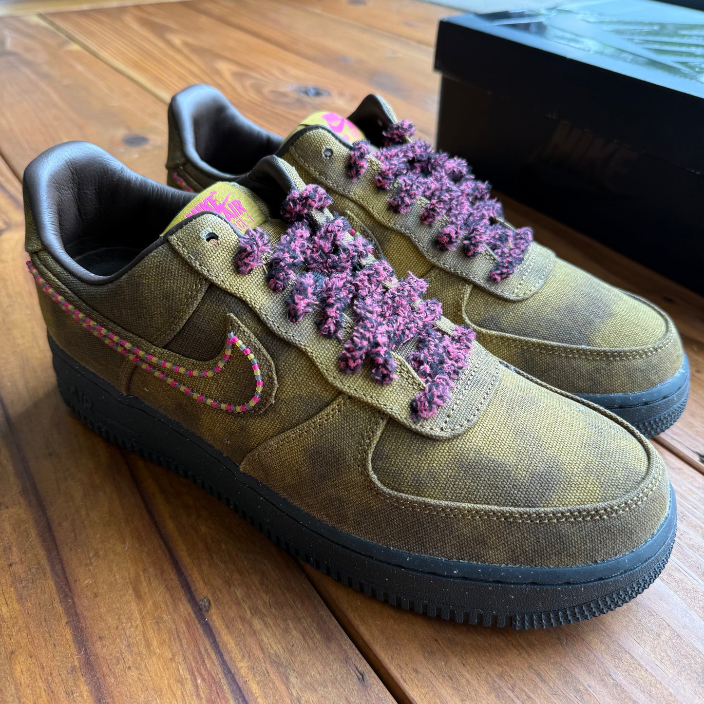 Talla 9.5 - Air Force 1 Low '07 QS 'Boucle Desert Moss' (Usadas)