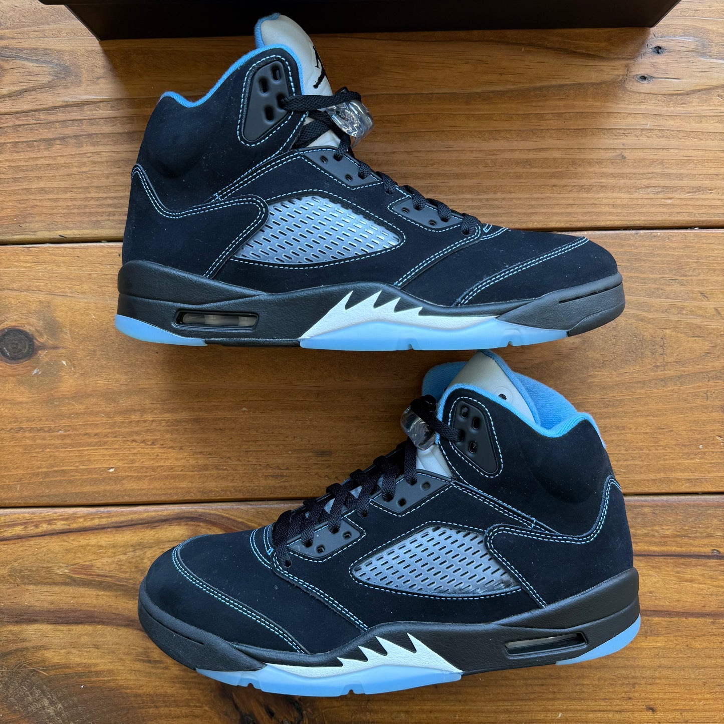 Size 10.5 - Jordan 5 Retro 'Black Carolina / UNC' 2026 (Used)