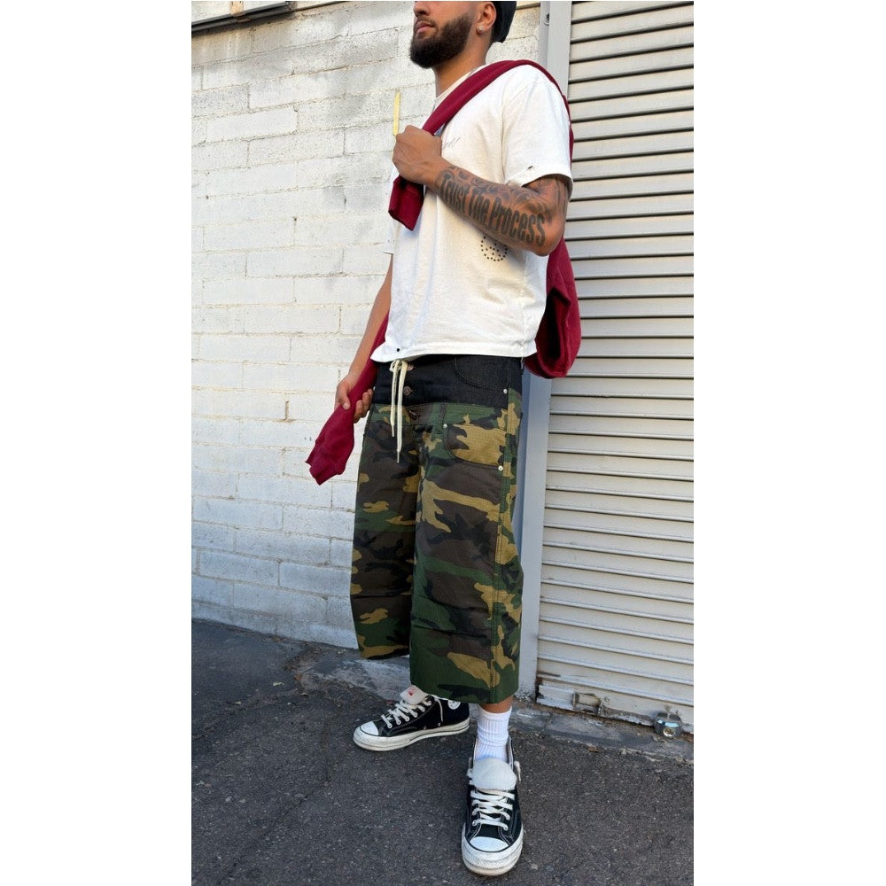 Boredom Kills Camouflage-Shorts mit doppeltem Bund
